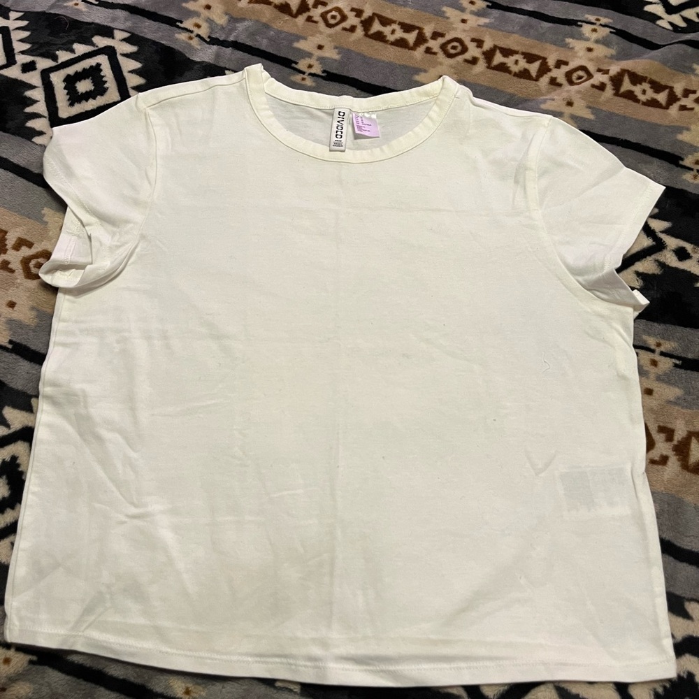 Dividcd Nwot Basic White Too. Size Medium - image 1